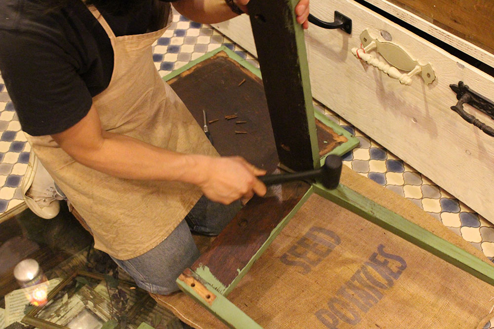 アンティークデスクの修復方法