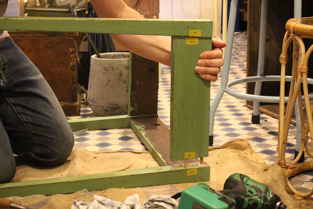 アンティークテーブルの解体