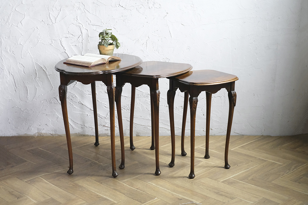 ネストテーブル