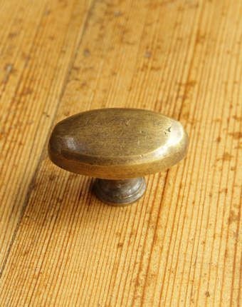 古色真鍮のオーバルノブ H/手にしっくりなじむ形とサイズの真鍮製