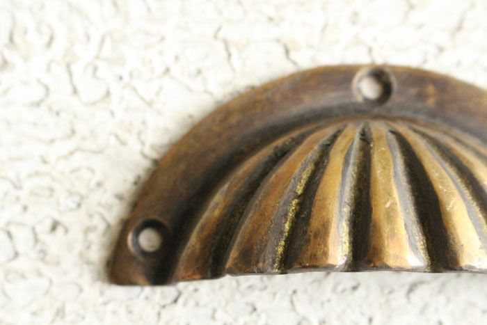 u)オールドブラス・シェルハンドル/アンティーク調古色真鍮の取っ手