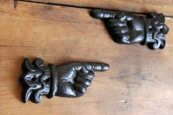 ダイレクション・ハンドサイン/レトロなデザインのアイアン製の指