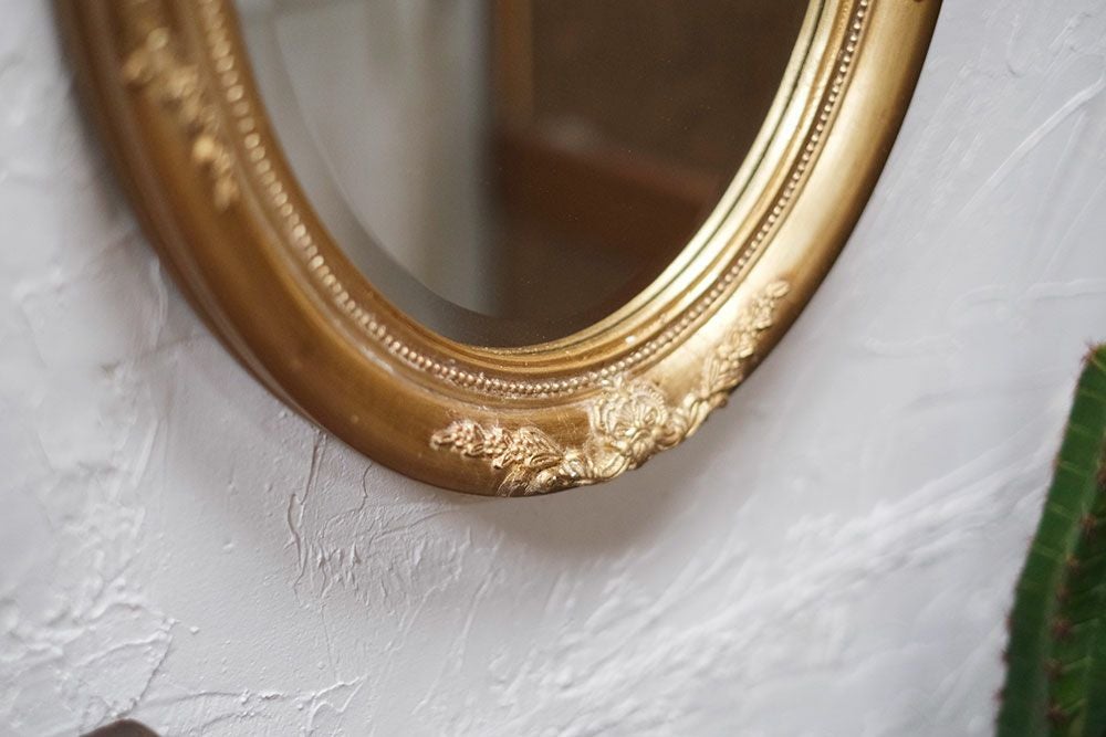 ゴールドの我部掛け鏡