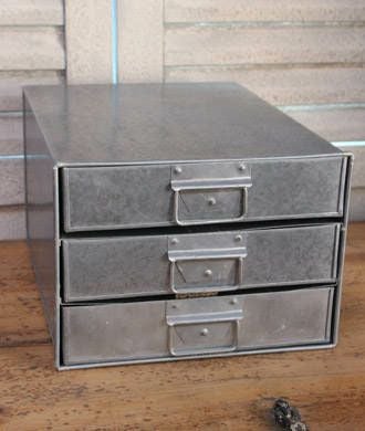 アンティーク調のブリキの3段チェストの通販インテリアショップMALTO