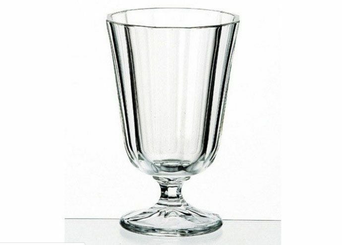 背の低いワイングラス