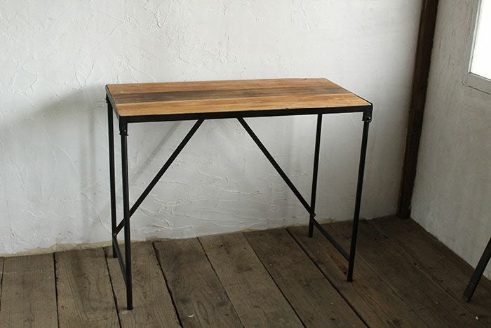 ナチュラルな木製天板デスクシンプル