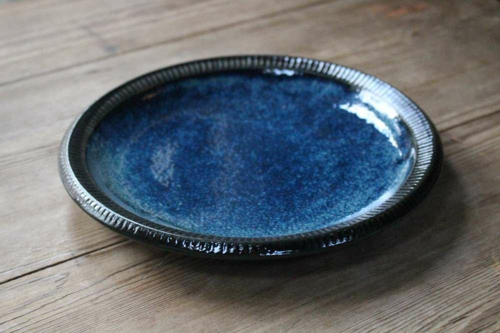 u2)美濃焼 ふちさび大皿 こっくりとしたブルーはまるで深海のような