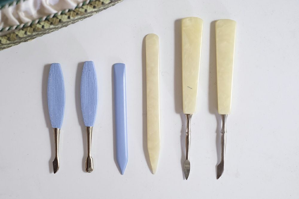 ハート型のオルゴールと踊るバレリーナのマニキュアセットの道具裏