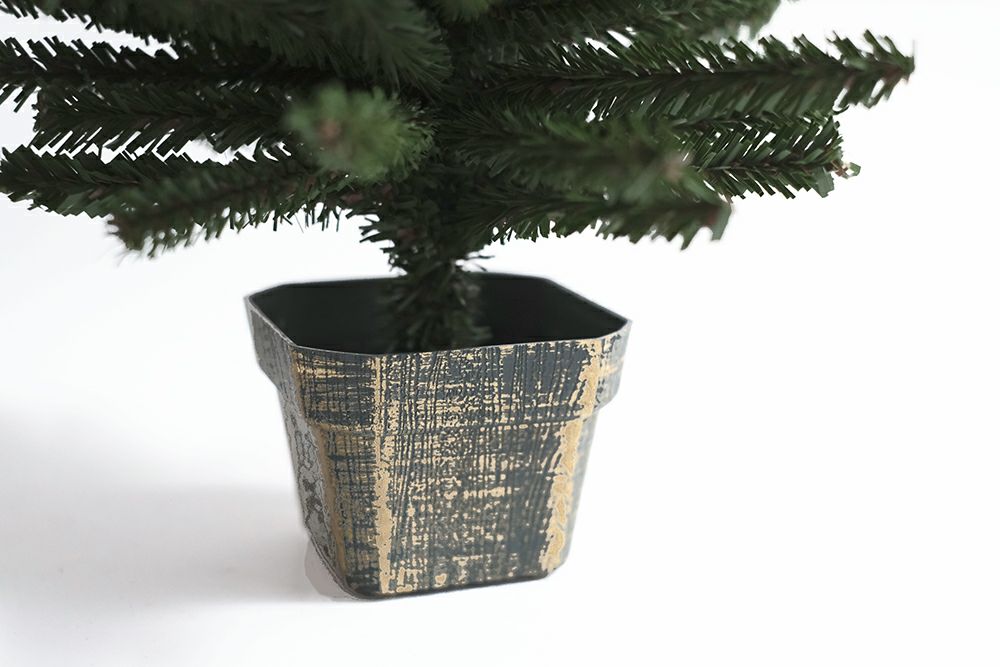ポット付きのクリスマスツリー