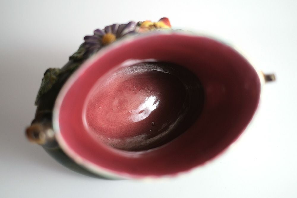 ティータイムに卓上に飾る花瓶