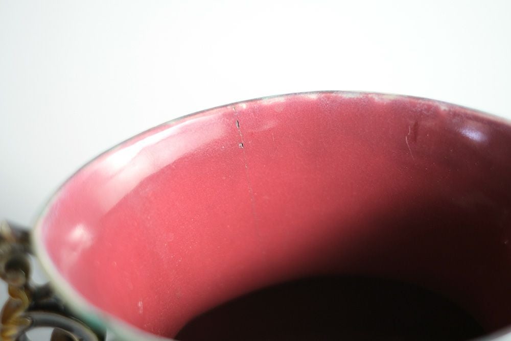 古い陶器の花瓶