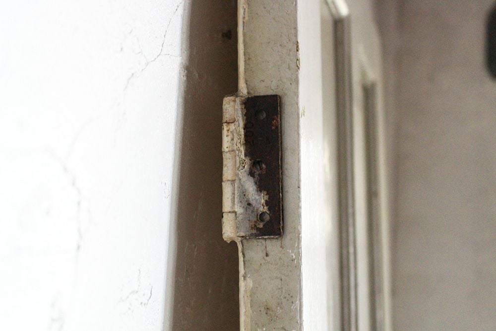 蝶番は錆びています