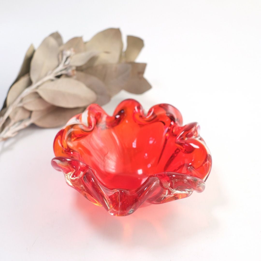 イタリア　murano ガラス　茶碗　ボウル　小鉢 ヴィンテージMURANOガラスボウル 赤 限られた職人の手によって作られた