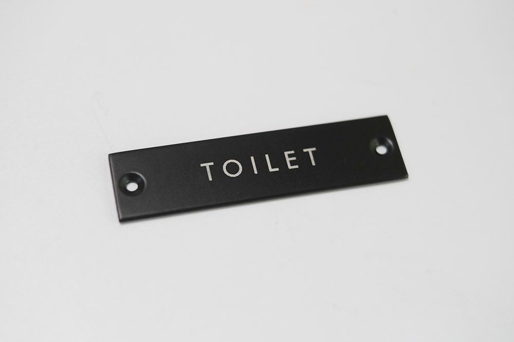ドアサインプレート TOILET/ドアのカラーに合わせて取り付けできる3色