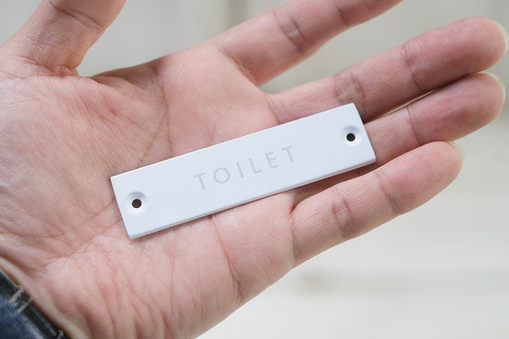 ドアサインプレート TOILET/ドアのカラーに合わせて取り付けできる3色