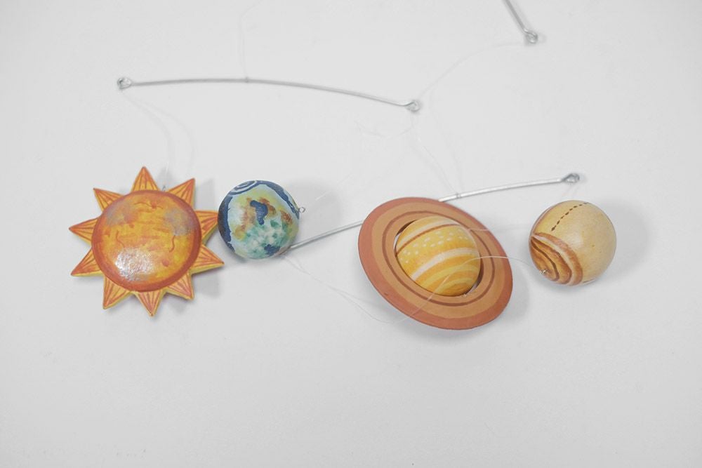 太陽、地球、土星、木星のモビール