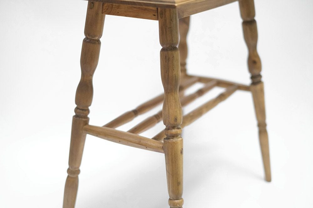 ◇素朴なパインのサイドテーブル フラワースタンド 木製のろくろ脚の