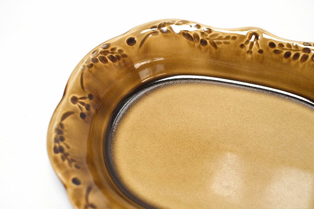 新品⭐︎沖縄　やちむん　仕分け皿　お皿　茶色 やちむん 沖縄 新里みお 月桃リムプレート オーバル皿 茶 の通販