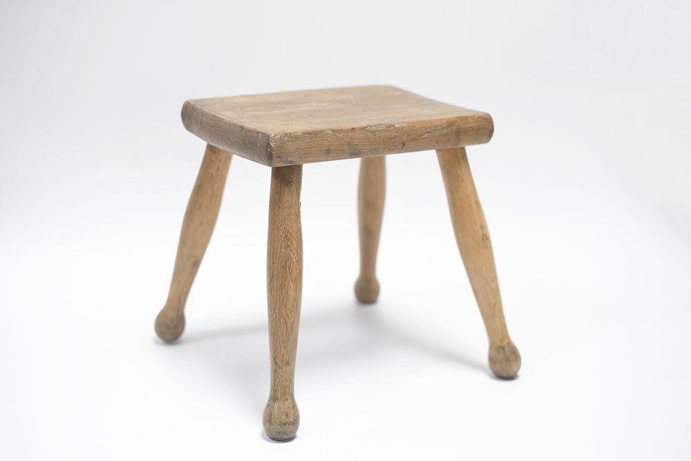 アンティークスツール  イギリス 木製シンプルなスクエア1