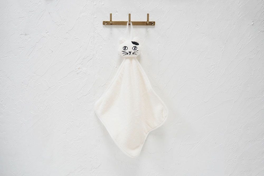 松尾ミユキ キャットフェイスのハンドタオル