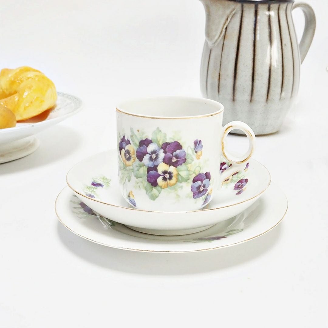 チェコスロバキア VICTORIA China ヴィンテージ カップ ＆ ソーサー 食器 ヴィクトリア 陶器 コーヒーカップ ビンテージ モダン 93141 Victoria czechoslovakia - Etsy 日本