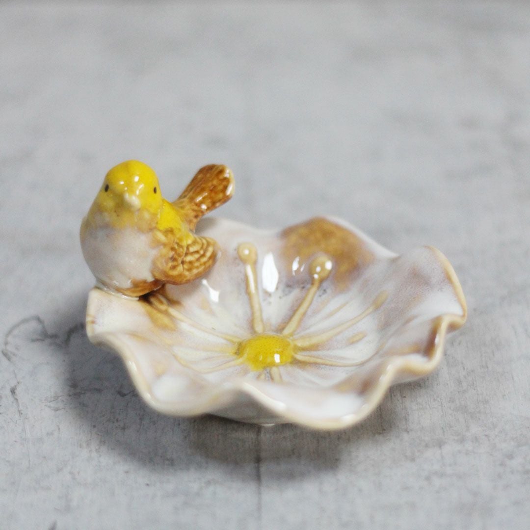 かわいい陶器のバードトレイ 花と小鳥 アクセサリー 収納 (☆2月6日