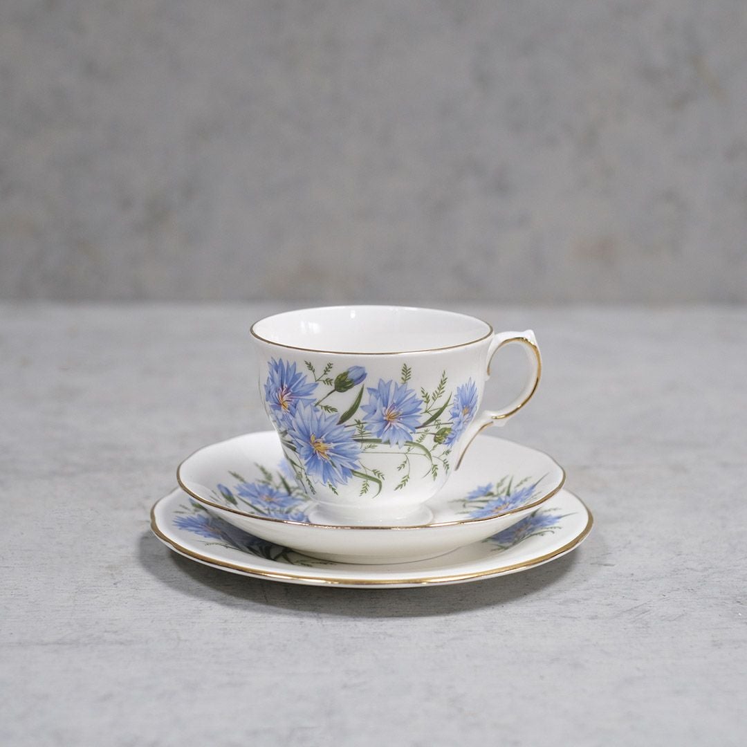 アンティークヴィンテージ　QUEEN　ANNE すずらん　カップ&ソーサー　英国 ヴィンテージティーカップトリオQUEEN ANNE イギリス 矢車菊 コーン