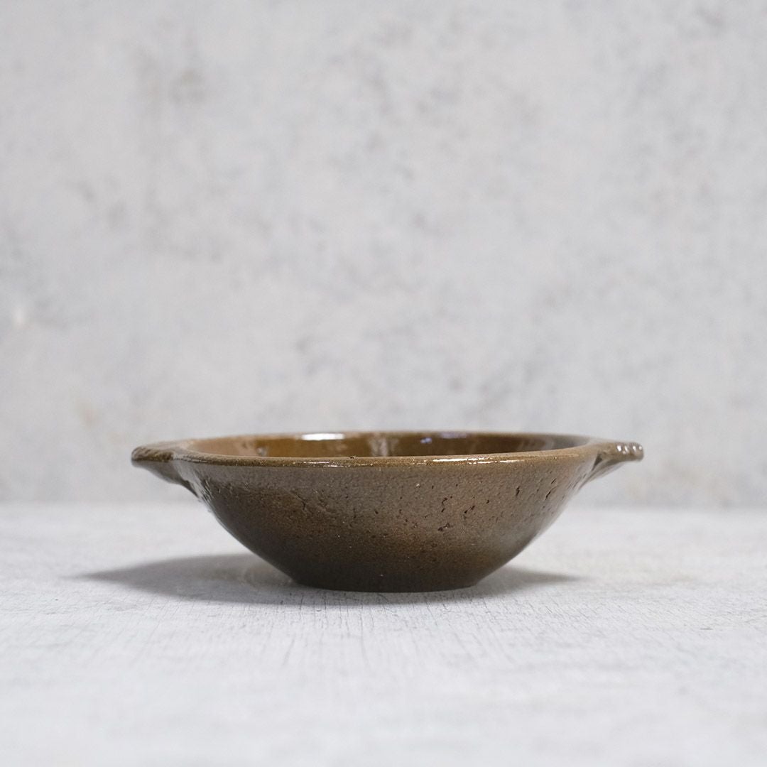 アンティークスープボウル フランス 土の素朴感のある可愛い縁耳付き1