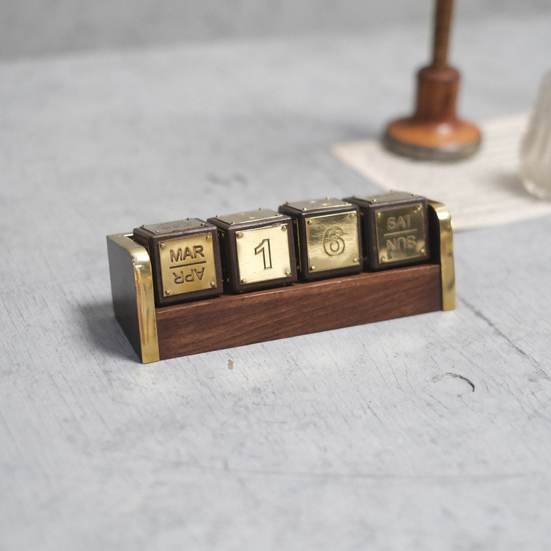 真鍮の万年カレンダー