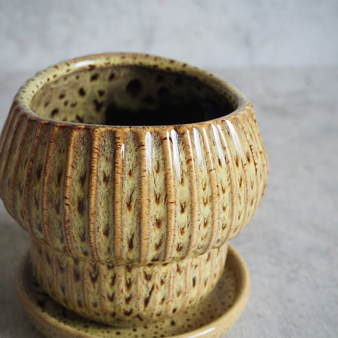 陶器のプランター イエローLサイズ オブジェのようなアート系鉢植えの