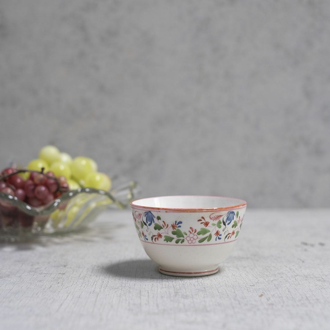 アンティーク ティーボウル 花 古い時代に作られた取っ手のないティー