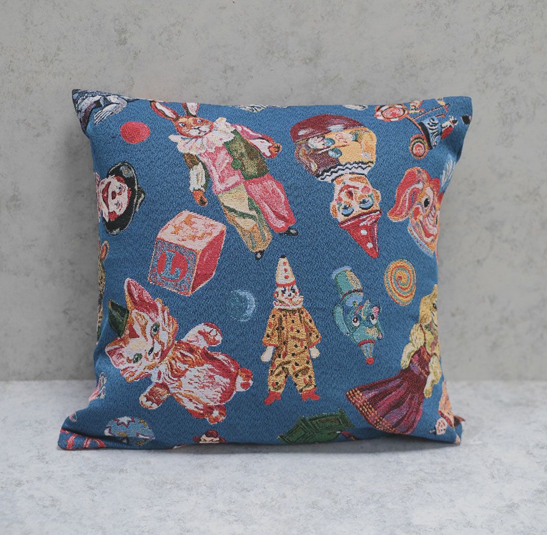 バウハウスにるタイポグラフィスケッチをそのままクッションカバーに