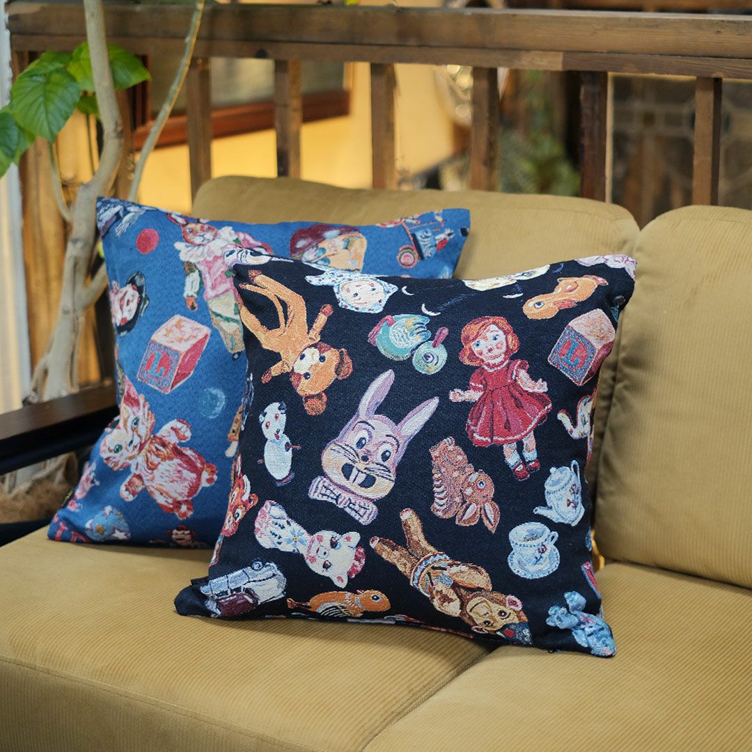 バウハウスにるタイポグラフィスケッチをそのままクッションカバーに