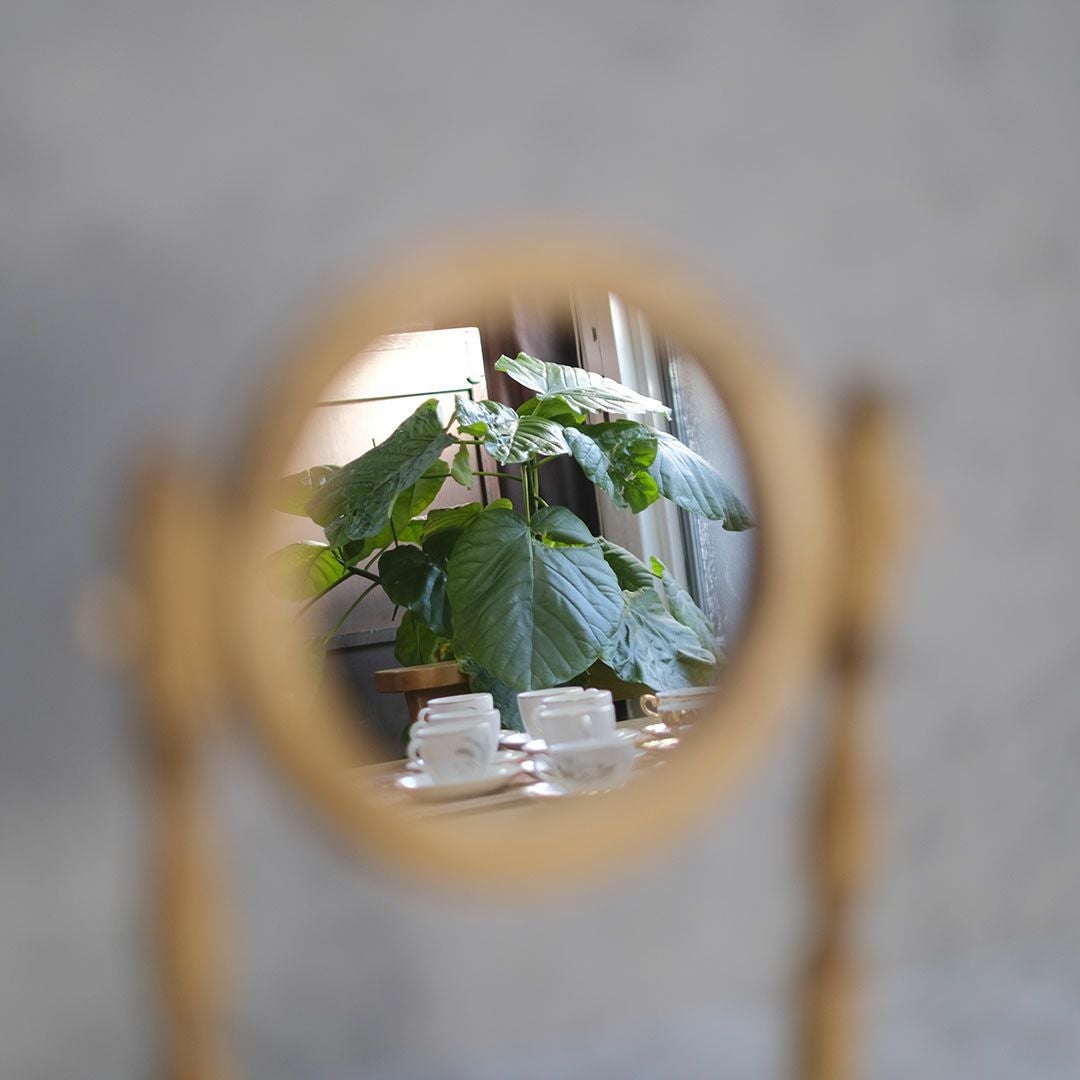 センスのよい真鍮製の卓上ミラーを販売〈通販インテリアショップMALTO