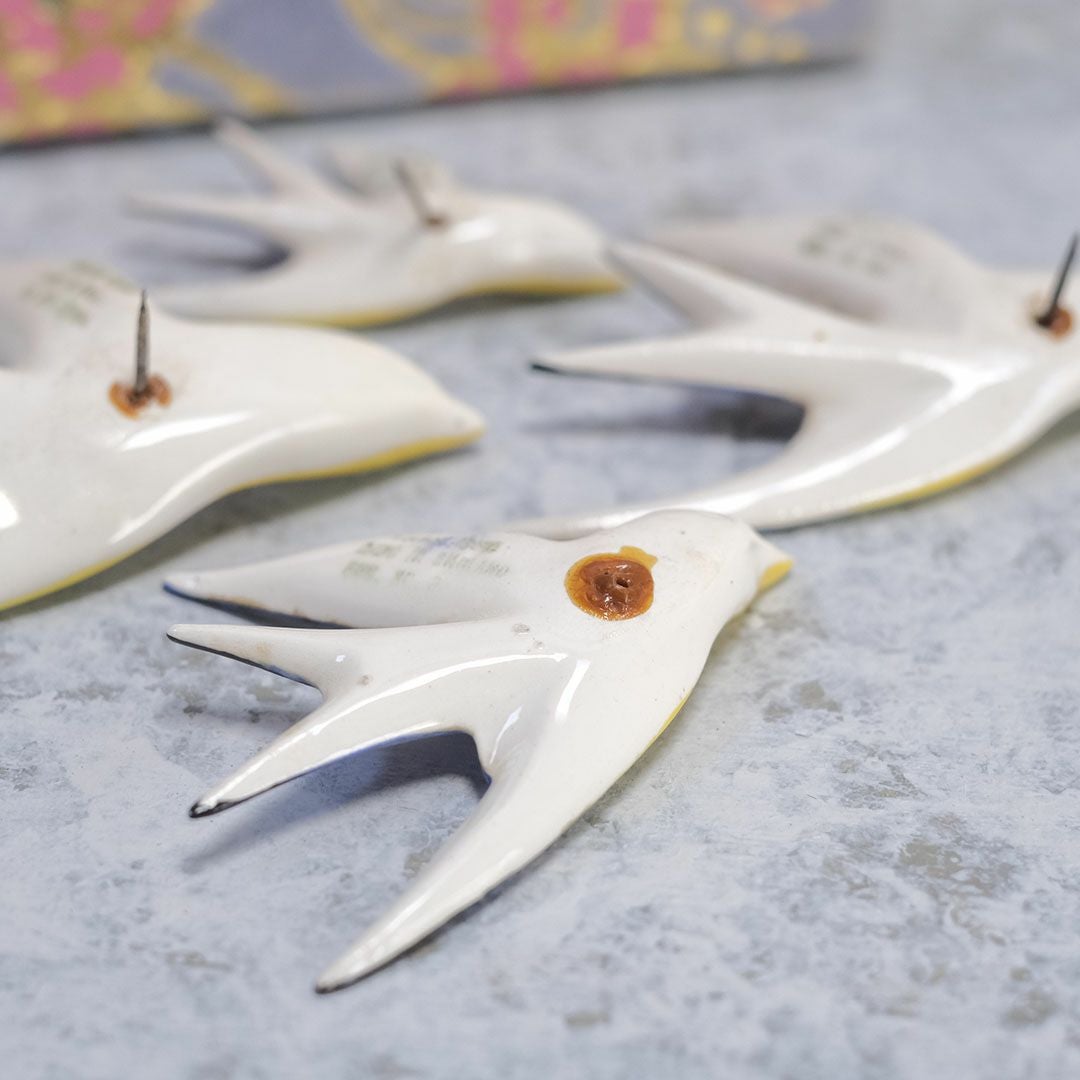 ヴィンテージ 燕オブジェ4個セット イギリス 手作り 陶器の古いツバメの壁飾り