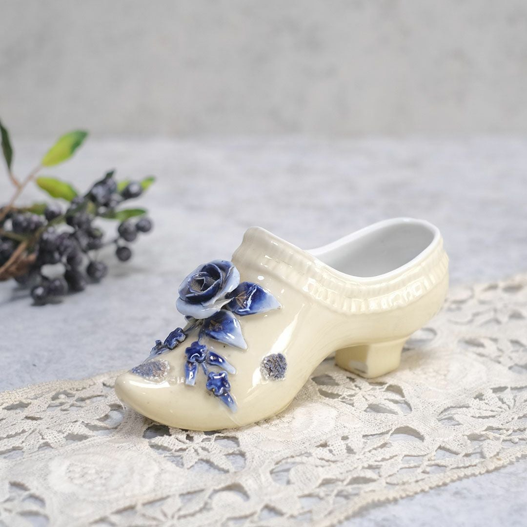 ヴィンテージ ポーセリンシューズトリンケット フランス 小さな陶器の靴 置物
