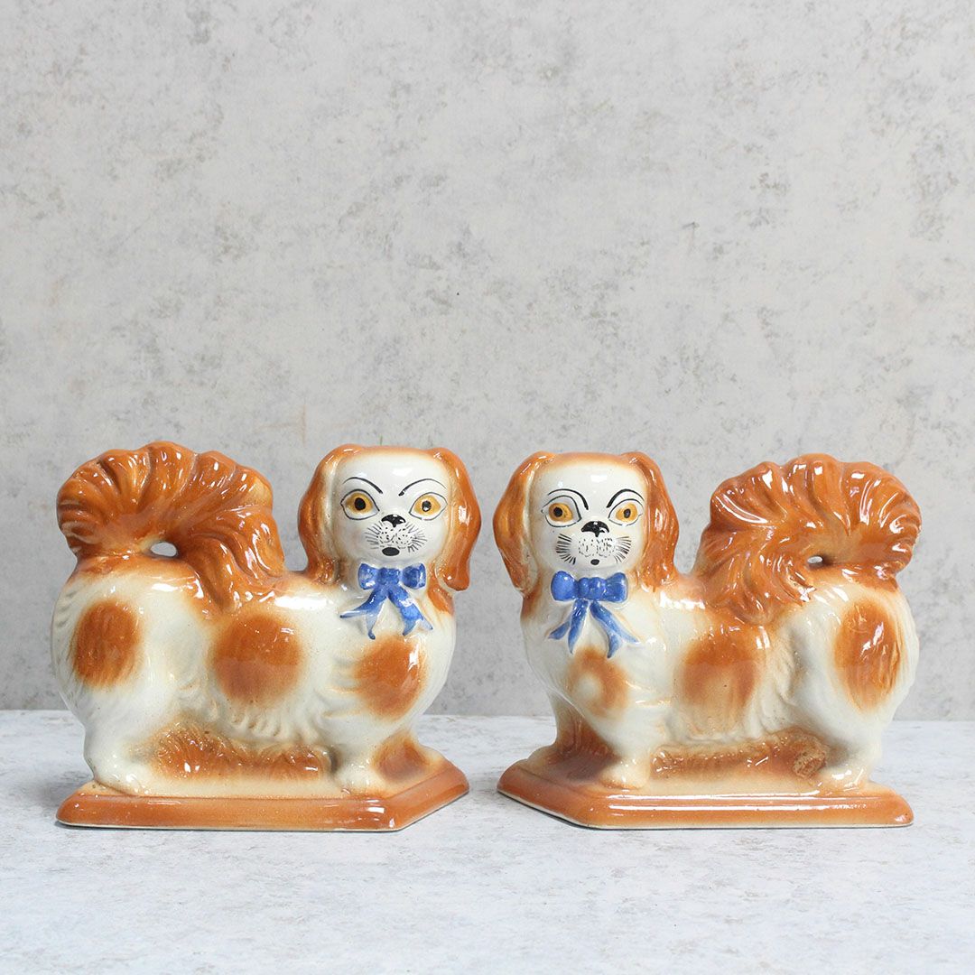 アンティークスタッフォードシャードッグの置物 ブルーリボン イギリス