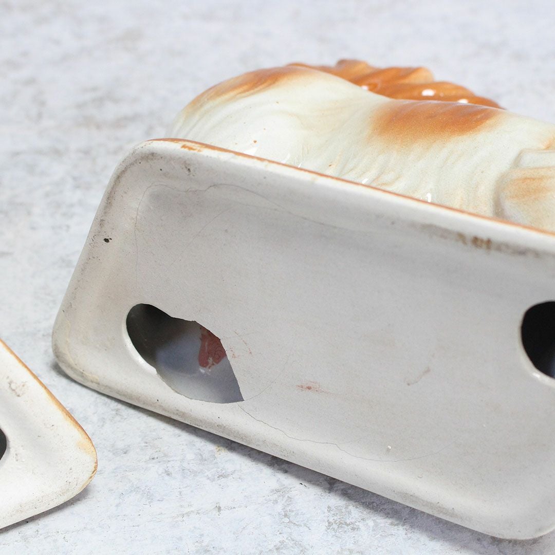 アンティークスタッフォードシャードッグの置物 ブルーリボン イギリス ペキニーズ犬 陶器