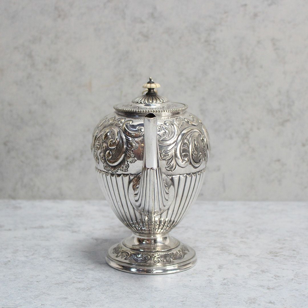 アンティーク シルバープレートティーポット ヴィクトリアンロココ 自然主義的なアカンサスモチーフ装飾