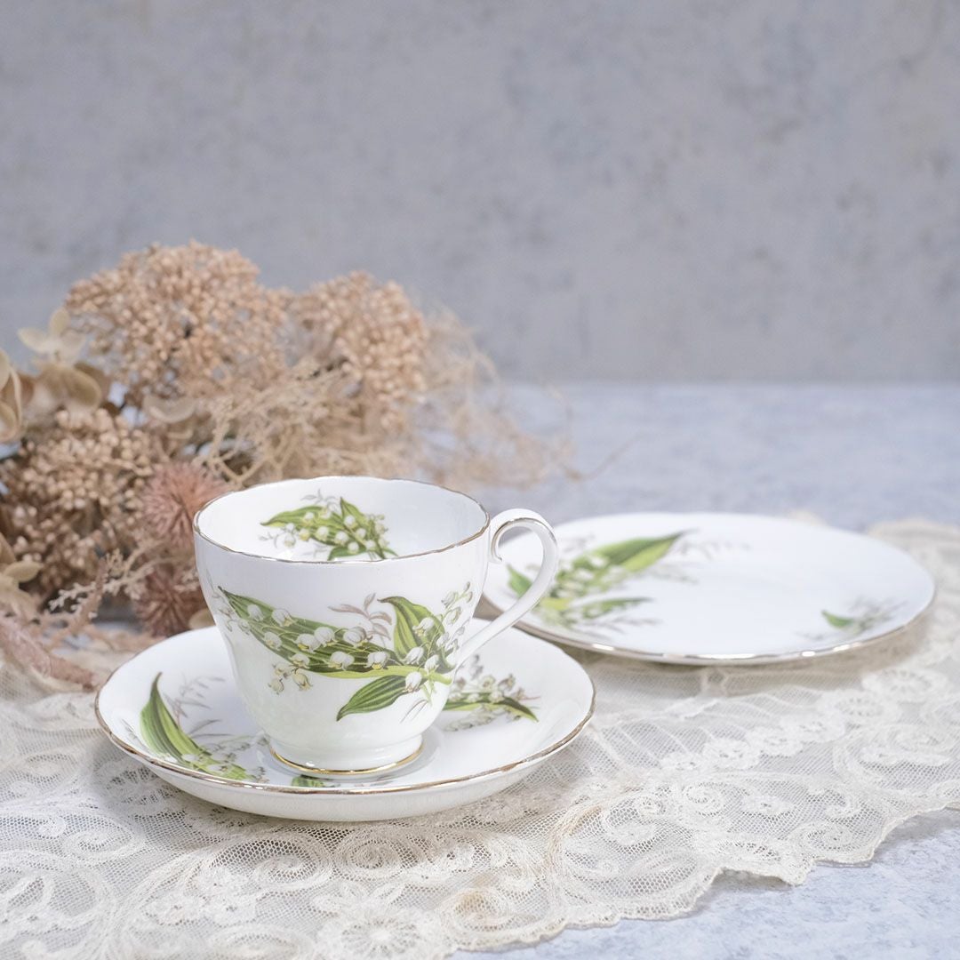 ヴィンテージティーカップトリオ イギリス 鈴蘭 リリー1