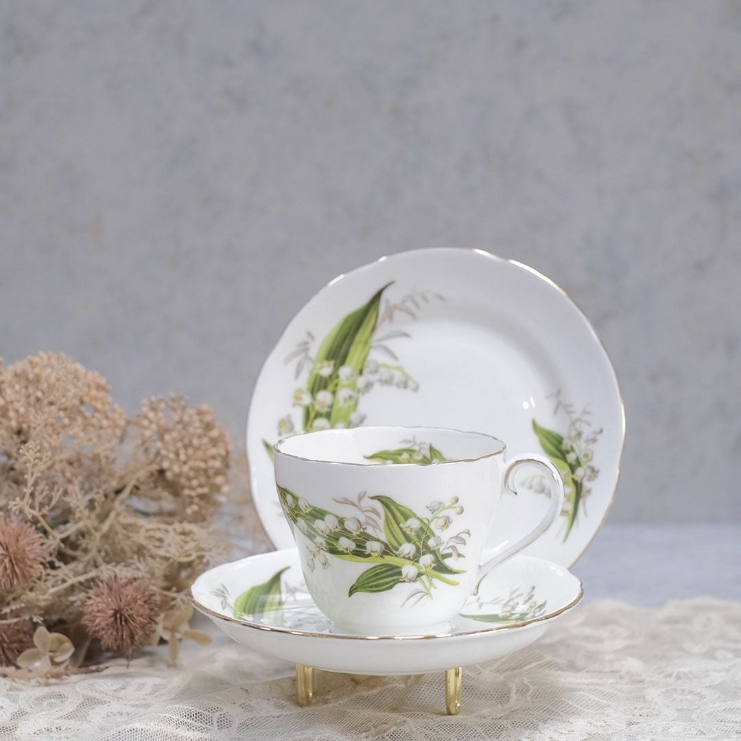 ヴィンテージティーカップトリオ イギリス 鈴蘭 リリー2