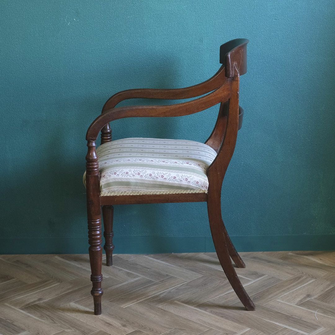 アンティークアームチェア イギリス　肘掛椅子4