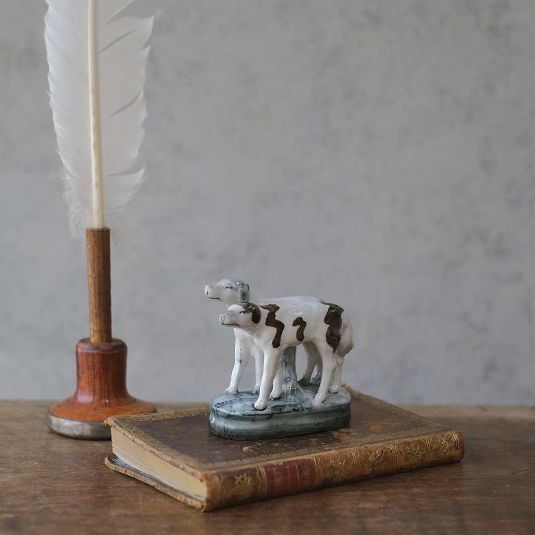 アンティークフィギュリン 2匹の犬 イギリス 陶器の置物