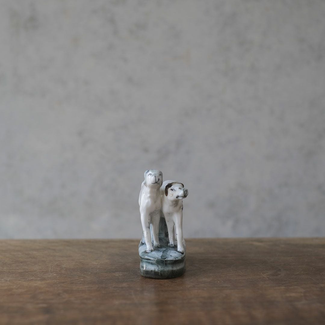 アンティークフィギュリン 2匹の犬 イギリス 陶器の置物2