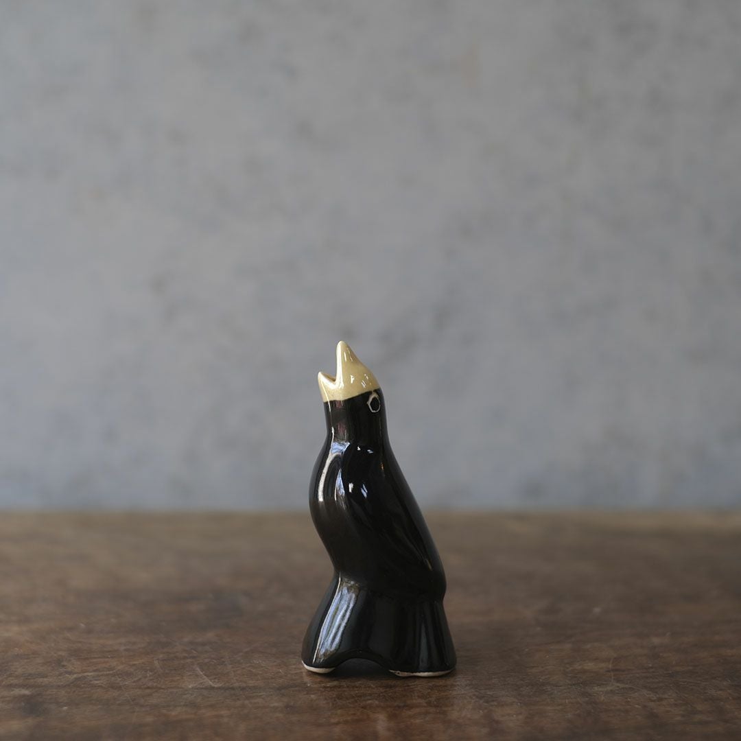 アンティーク ブラックバードパイファネル  陶器の鳥1