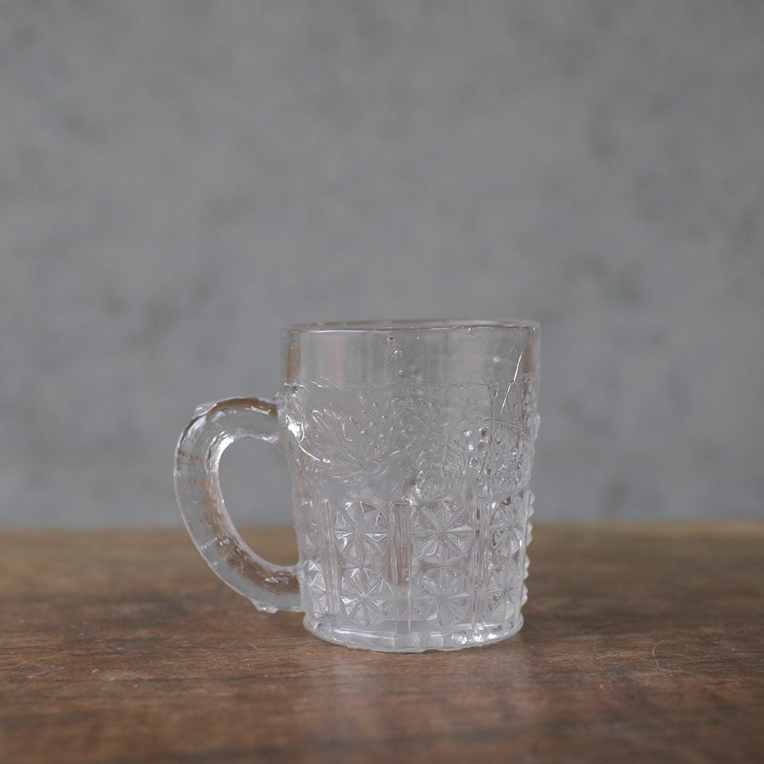 小さなアンティークカップ イギリス 葡萄装飾2