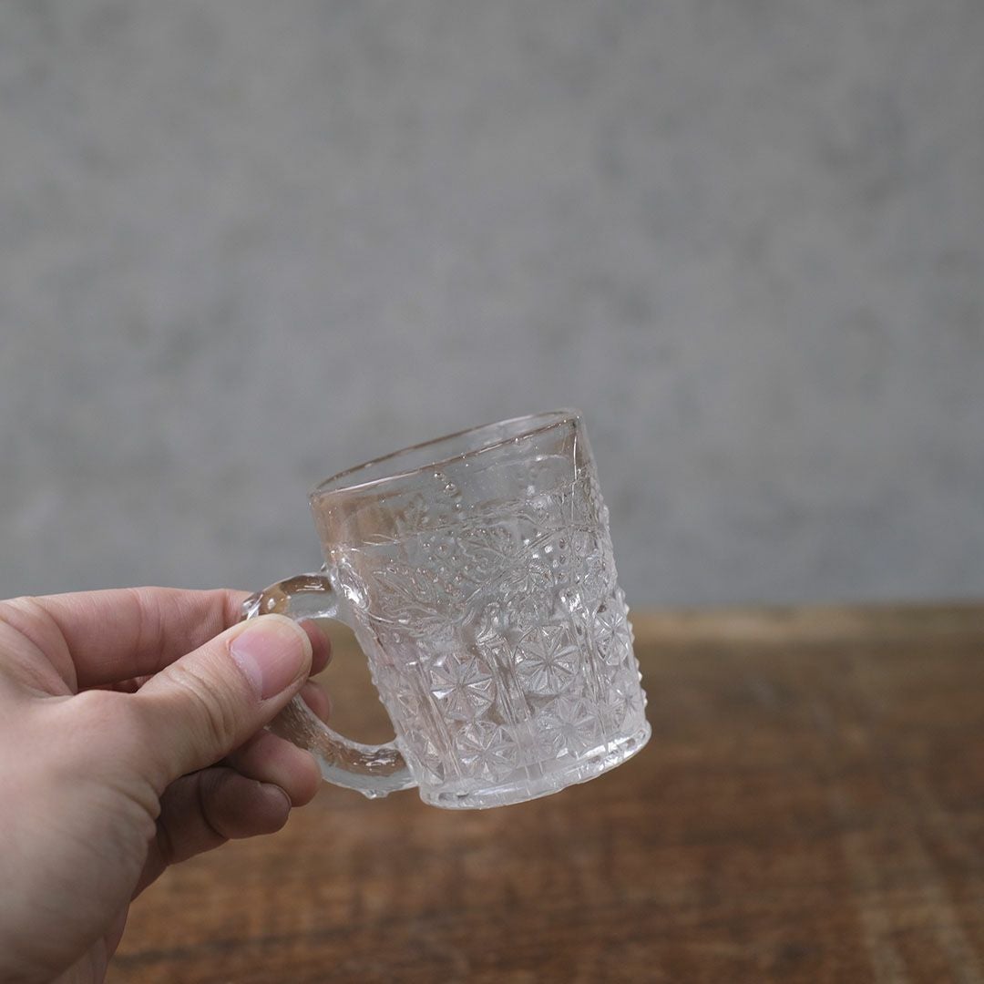 小さなアンティークカップ イギリス 葡萄装飾3