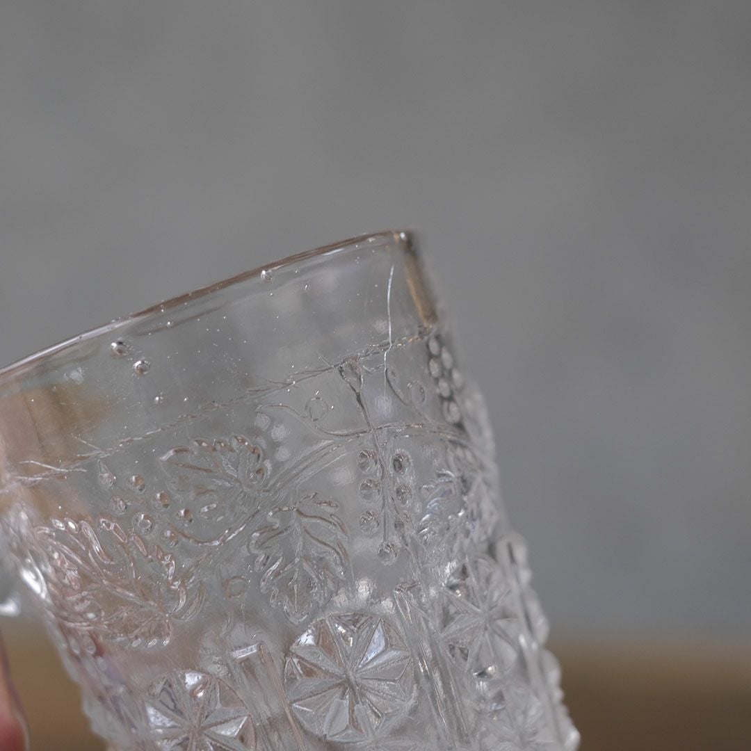 小さなアンティークカップ イギリス 葡萄装飾4