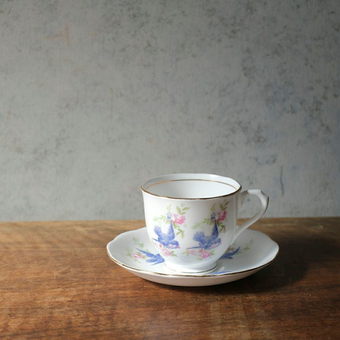 アンティークティーカップ ロイヤルアルバート 珍しい燕デザイン