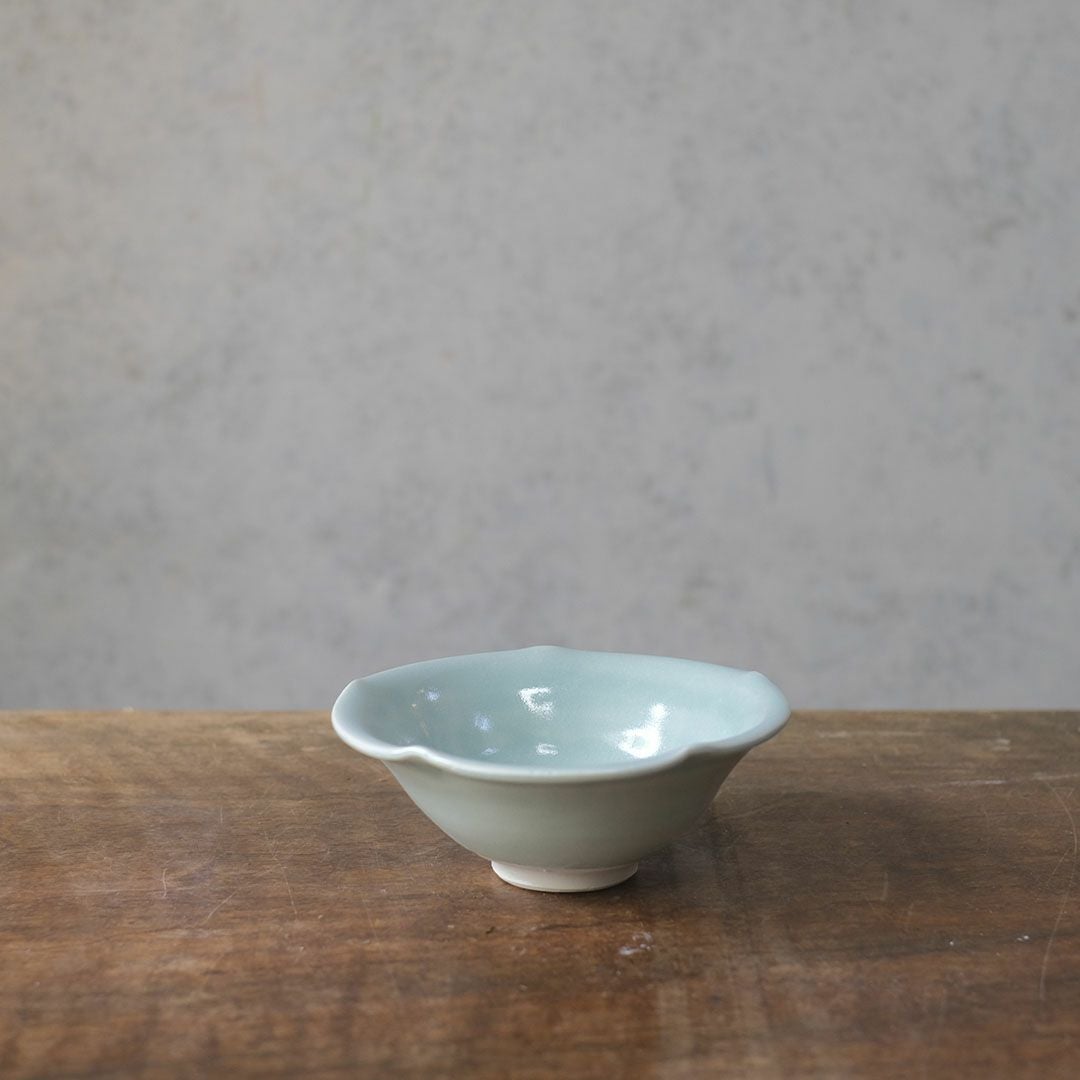 岡泰造 トルコ青釉 小皿 瀬戸焼 和食器 フラワーリム の通販